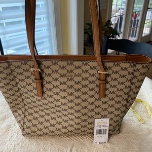 Micheal Kors Medium to large jet set travel bag with price tag